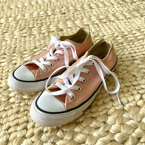 Gently Used Pink Converse Shoes. There Are A Few Small Scuffs That Can Easily Be Washed Off And They Will Look Good As New. Very Nice Shoes With Brand New Laces Dress And Converse, Pink Converse Shoes, Pink Low Top, Dress With Converse, Low Top Converse, Converse Low Tops, Pink Converse, 80s Dress, Womens Converse