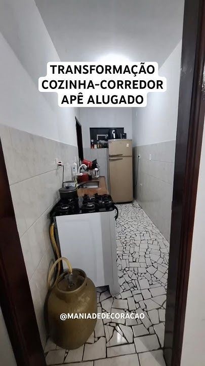 Transformação de uma cozinha pequena num apê alugado! House Construction, Penteado Cabelo Curto, Home Design Decor, Pasta, House Design, Design