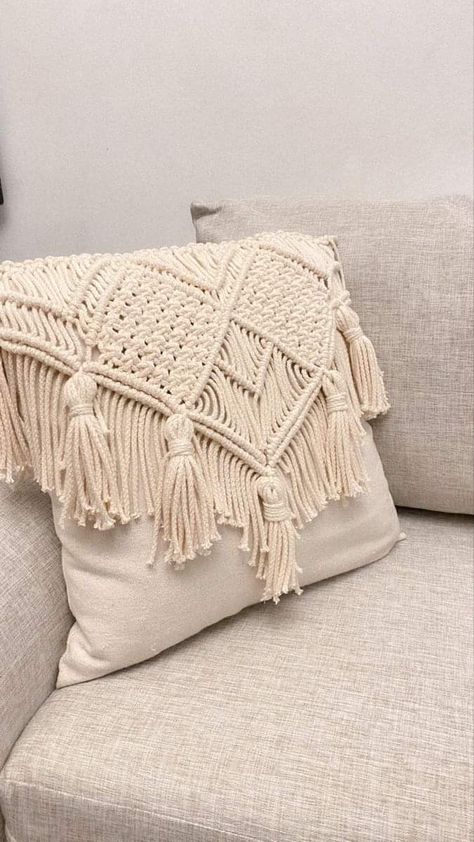 Macrame Pillow Cover Diy, Macrame Cushion Cover, Macrame Cushion, Macrame Pillow, Macrame Home Decor, Macrame Knots Tutorial, Crochet Pillow Cover, Mini Macrame, Bantal Sofa