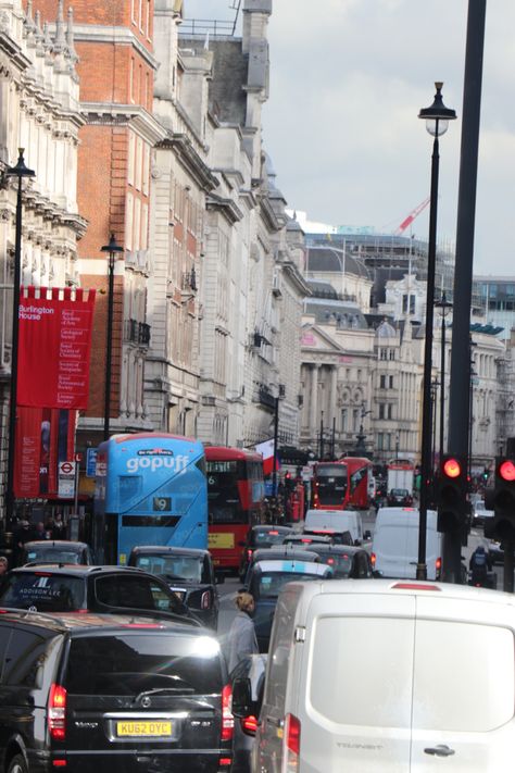 #london #londonlife #traffic Cars Traffic, London Traffic, Island Man, London Life, London Street, London Travel, Future Life, London Uk, Times Square