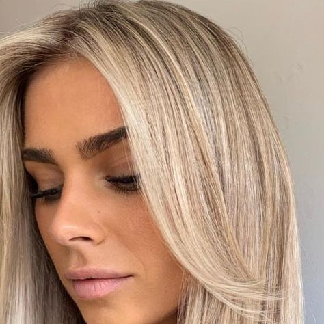 ʙᴀʟᴀʏᴀɢᴇ + ᴄᴏʟᴏᴜʀɪsᴛ 🖤 on Instagram: "YES 😍🔥. Love a bright creamy blonde! , @shannonlmurphy_ beaut!. We went for full head Babylights / face framing highlights finished with soft root shadow + tone. Then went for a more layered haircut with long bangs 🔥" Full Head Babylights Blonde, Face Framing Highlights Blonde, Face Framing Highlights With Bangs, Full Head Babylights, Bright Creamy Blonde, Haircut With Long Bangs, Face Framing Highlights, Babylights Blonde, Root Shadow