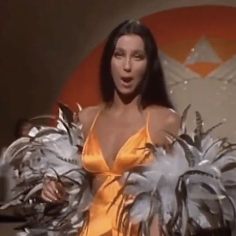 The Cher Show Outfits, Cher Style 1970s, Cher Curly Hair, Cher Outfits 70s, Cher 1970s, Cher Halloween, Iconic Cher, Cher Show, The Cher Show