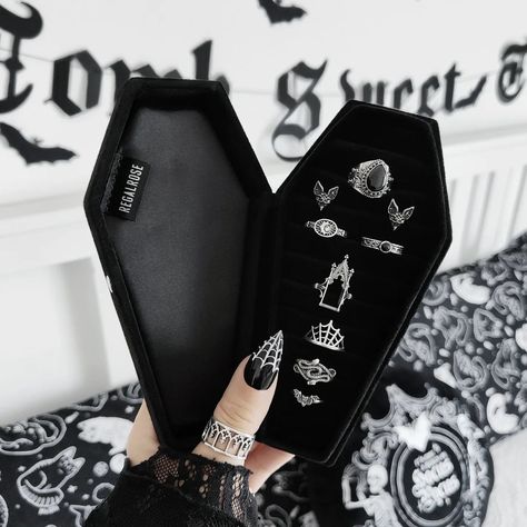 🌿🌒🌕🌘 🌿 𝑾𝒊𝒕𝒄𝒉 & 𝑵𝒆𝒓𝒅 on Instagram: “I Love My Coffin Case ⚰️🖤 . . 🌿 Ring Case: Velvet Coffin 🌿 Ring: Lenore Gothic Arch Widow 🌿 Ring: Noir Gothic Arches 🌿 All from @regalrose…” Widow Ring, Goth Rings, Coffin Decor, Gothic Arches, Modern Goth, Gothic Arch, Goth Ring, Coffin Ring, W.i.t.c.h Aesthetic