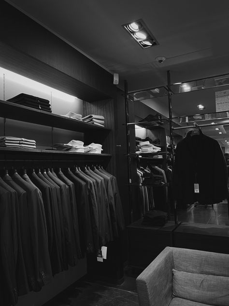 Dark Wardrobe Aesthetic, Closet Aesthetic Dark, All Black Wardrobe Closet, Dark Minimalist Outfit, Black Clothes Aesthetic, Haley Core, Black Closet, Apartment Checklist, I Got Your Back