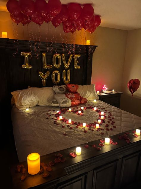 Valentines day set up❤️ Valentine Bedroom Decor, Valentines Bedroom, Romantic Room Surprise, Romantic Dinner Decoration, Romantic Valentines Day Ideas, Romantic Room Decoration, Surprise Birthday Decorations, Valentines Date Ideas, Couples Ideas