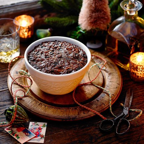 Best Christmas Pudding Recipe, Xmas Pudding, Christmas Pudding Recipes, Bramley Apple, Apple Brandy, Orange Christmas, Soft Sugar, Chocolate Bread, Dried Apples