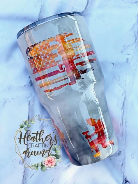 Pokemon Tumbler, Country Craft Ideas, Tumblr Cup, Tumbler Cups Personalized, Fancy Flamingo, Vinyl Tumblers, Glitter Tumbler Cups, Diy Resin Projects, Custom Tumbler Cups