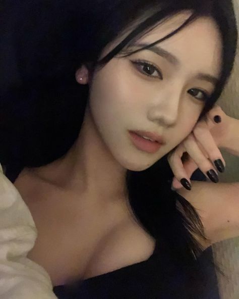 Korean Girl Face Claim, Girl Icon Pfp, Ulzzang Selca, Girl Selca, Ulzzang Instagram, Ulzzang Girl Selca, Soft Girl Makeup, Makeup Ulzzang, Caramel Skin