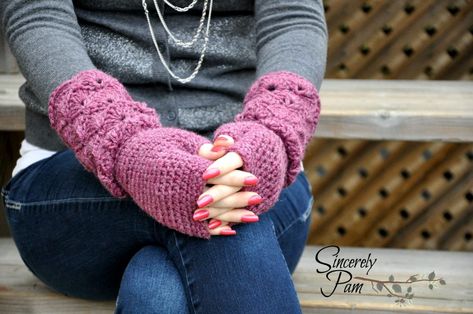 Shelby Mittens | Free Pattern - Sincerely, Pam Diy Crochet Gloves, Crochet Fingerless Gloves Free Pattern, Knitting Gloves Pattern, Crochet Mitts, Crochet Wrist Warmers, Striped Gloves, Fingerless Gloves Crochet Pattern, Glove Pattern, Crochet Gloves Pattern