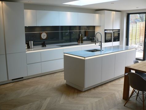 Diner Ideas, Kitchen Diner Extension, Handleless Kitchen, Room Extensions, Open Plan Kitchen Living Room, Kitchen Interiors, Extension Ideas, Modern Kitchen Interiors, Kitchen Cabinets Makeover