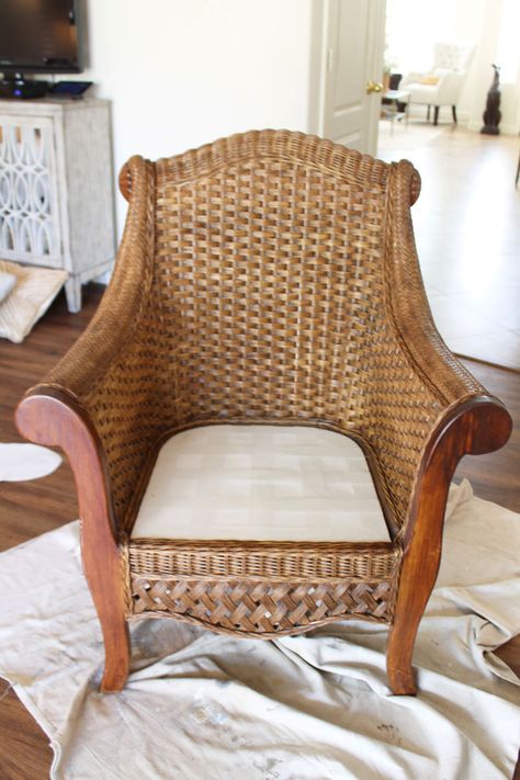 How To Bring An Old Wicker Chair Back To Life – Easy Tutorial How To Stain Wicker Furniture, Wicker Chairs In Living Room, Painted Wicker Chairs, Rattan Chair Makeover, Whicker Chair, Wicker Chair Makeover, Old Wicker Chairs, Porch Update, Vintage Wicker Chair