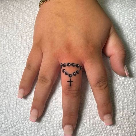 Kokopelli Ink Tattoo | Simple finger rosary tattoo. By @damian_ang3l #kokopelliink #southgate #tweedyblvd #tattoos #rosarytattoo | Instagram Finger Rosary Tattoo, Rosary Tattoos, Finger Rosary, Rosary Tattoo, Tattoo Finger, Tattoo Simple, Henna Design, Finger Tattoos, Simple Tattoos