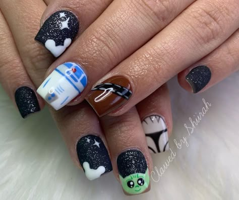 Star Wars Theme Nails, Grogu Nail Art, Starwars Nails Simple, Yoda Nail Art, Mandalorian Nail Art, Star Wars Nails Simple, Grogu Nails, Mandalorian Nails, Star Wars Nails Designs