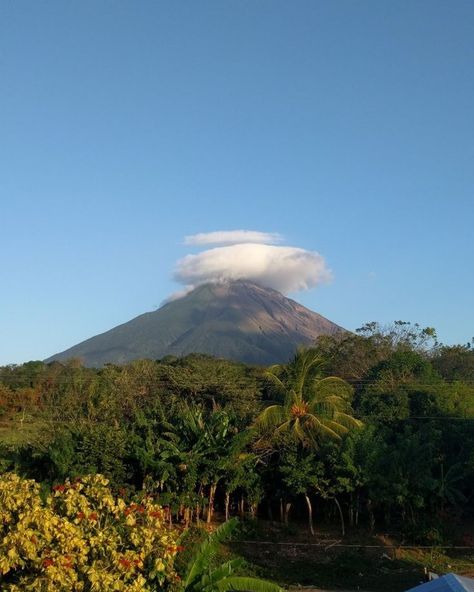 Nicaragua Volcano, Nicaragua Aesthetic, Nicaragua Travel, Inhale Exhale, Costa Rica Travel, Pretty Landscapes, Tropical Vibes, Island Life, Travel Inspo