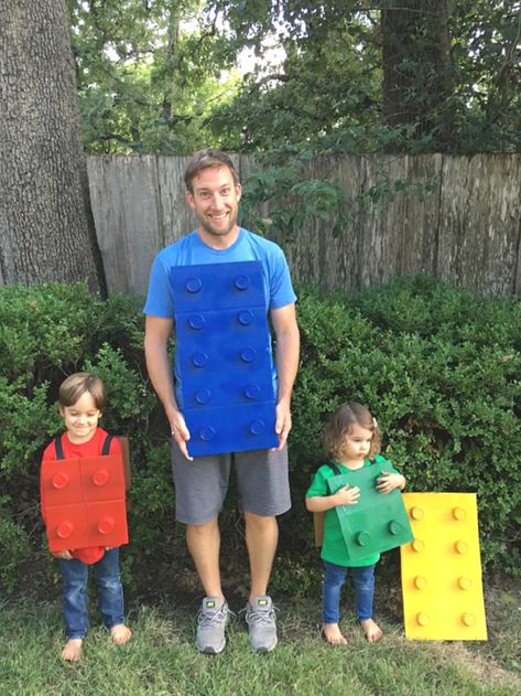 DIY LEGO costumes #halloween #lego #halloweencostume Lego Costume Diy, Vampire Costume Diy, Pirate Costume Diy, Lego Costume, Lego Halloween, Diy Lego, Lego Diy, Halloween Preschool, Christmas Parade