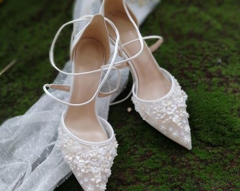 White Lace Shoes, Ivory Heels Wedding, Heels Wedding Shoes, White Bridal Shoes, Wedding Shoes Vintage, Ivory Bridal Shoes, French Embroidery, Wedding High Heels, Heels Wedding