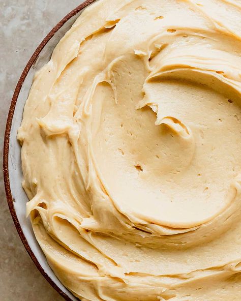 Frosting With Cream Cheese, Peanut Butter Cream Cheese Frosting, Peanut Butter Frosting Recipe, Peanut Butter Cream Cheese, Cream Cheese Frosting Easy, Peanut Butter Icing, Peanut Butter Cream, Whipped Cream Cheese Frosting, Strawberry Cream Cheese Frosting