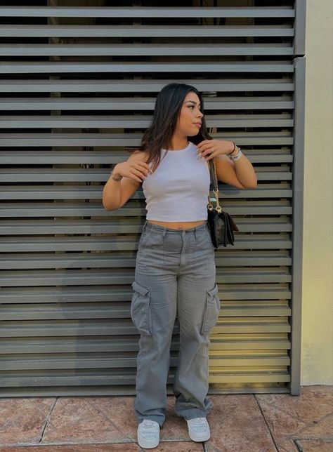 Rate This Cargo pants outfit From ⭐1~10. SAVE & FOLLOW i will update everyweek. Gray Cargos Outfit Women, Light Grey Cargo Pants Outfit, Gray Cargo Pants Outfit, Grey Denim Outfit, Cargo Pants Outfit Aesthetic, Grey Cargo Pants Outfit, Cargo Outfits Women, Grey Pants Outfit, Cargo Outfit