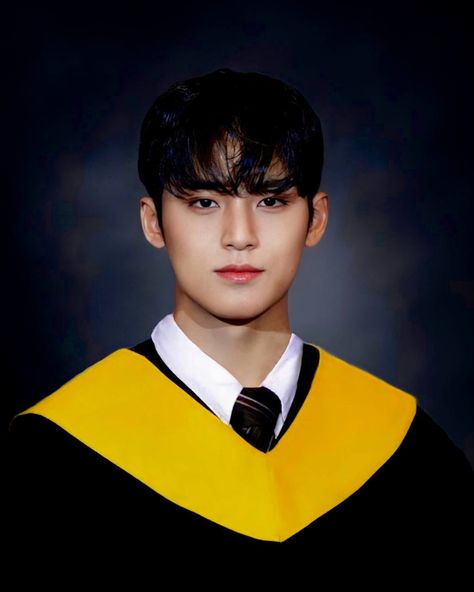 Seung Cheol, Anime Websites, Rapunzel And Eugene, Christian Yu, S.coups Seventeen, Kim Min Gyu, Id Photo, Graduation Photoshoot, Matthew Gray