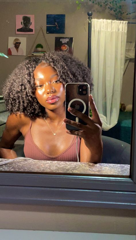 Pretty Dark Skin, Selfcare Skincare, Pelo Afro, Dark Skin Beauty, Natural Hair Styles Easy, Pretty Skin, Mirror Pic, My Skin, Black Girls Hairstyles