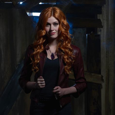 Katherine McNamara (@Kat_McNamara) | Twitter I Love Redheads, Clary Fray, Katherine Mcnamara, Official Account, Shadow Hunters, Abdominal Muscles, Shadowhunters, Girl Power, Redheads