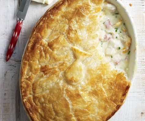 Smoked cod and cheddar pie Smoked Cod, Pot Pie Casserole, Irish Cooking, Irish Recipes Traditional, Irish Cuisine, Fish Pie, Cod Recipes, Pastry Crust, Smoked Fish