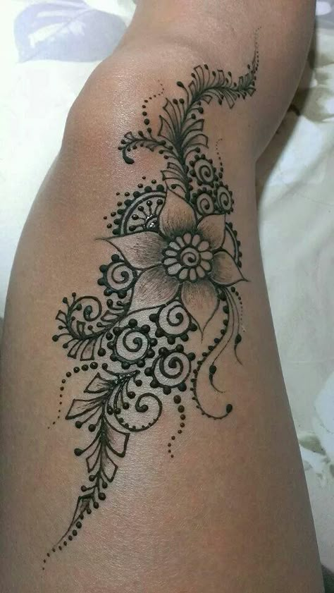 leg Henna Leg Tattoo, Henna Designs Arm, Thigh Henna, Leg Henna Designs, Cute Henna Designs, Cute Henna Tattoos, Henna Style Tattoos, Line Tattoo Ideas, Leg Henna