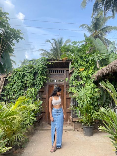 vacation, holiday, casual, outfit, denim skirt, crop top, ideas, aesthetic Long Demin Skirt Outfits For Summer, Skirt Outfits For Summer, Crop Top Ideas, Outfit Denim Skirt, Demin Skirt Outfit, Skirt Crop Top, Jean Skirt Outfits, Outfit Denim, Outfits For Summer