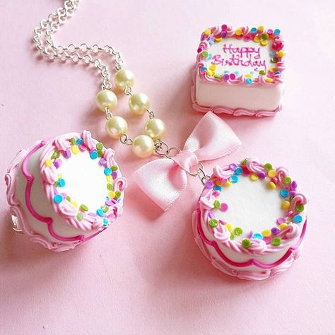 Birthday Nostalgia, Kawaii Necklaces, Necklaces With Pearls, Cake Jewelry, Pink Statement Earrings, Girly Birthday, Earrings Kawaii, Clay Keychain, Pink Birthday Cakes