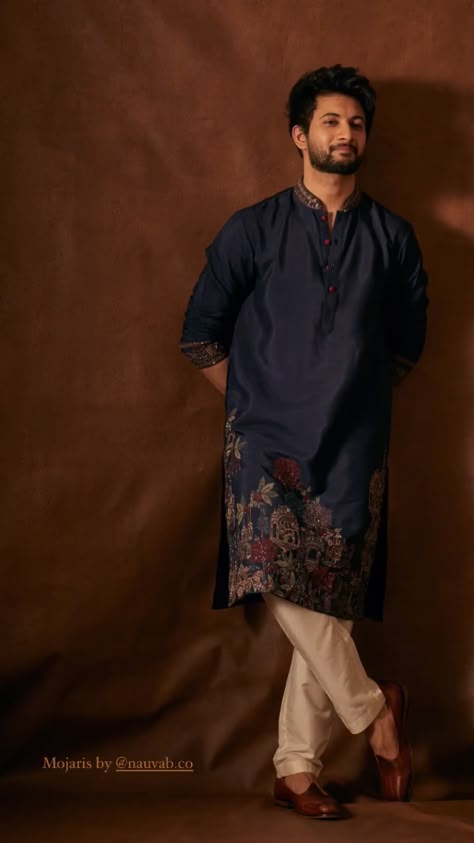 Mens Festive Wear Indian, Kurta Fashion Mens, Menswear Kurta Designs, Kurtas For Men Style Indian Diwali, Diwali Kurta For Men Indian, Diwali Kurta For Men, Groomsmen Kurta, Diwali Kurtas For Men, Navratri Poses For Boys