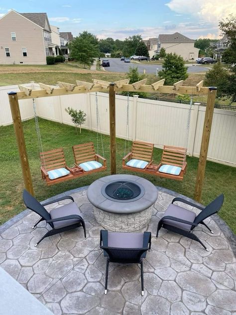 Bonfire Chairs, Fire Pit With Swings, Backyard Fire Pit Ideas Lounge Areas, Backyard Campfire, Outdoor Fire Pit Area, Fire Pit Swings, Diy Backyard Patio, Backyard Swings, Backyard Fireplace