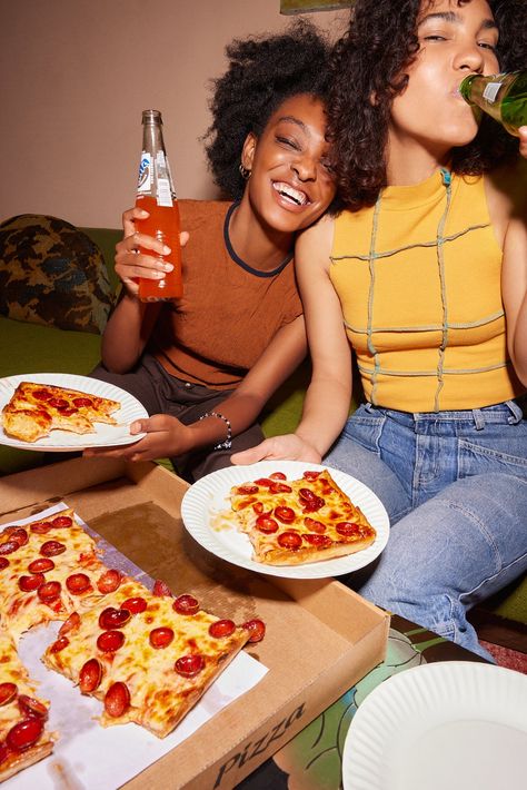 Girlfriends hanging out and drinking soda and eating pizza. Fast Food Salads, Pizza Life, Food Videography, City Los Angeles, Eating Pizza, Eating Ice, Food Content, La Food, People Eating