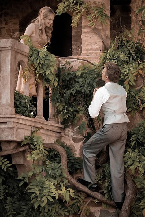 Romeo And Juliet Themes, Romeo And Juliet Balcony, Romeo + Juliet Aesthetic, Titanic Movie Facts, Romeo Ve Juliet, Juliet Movie, Juliet Capulet, Kunst Inspo, Letters To Juliet