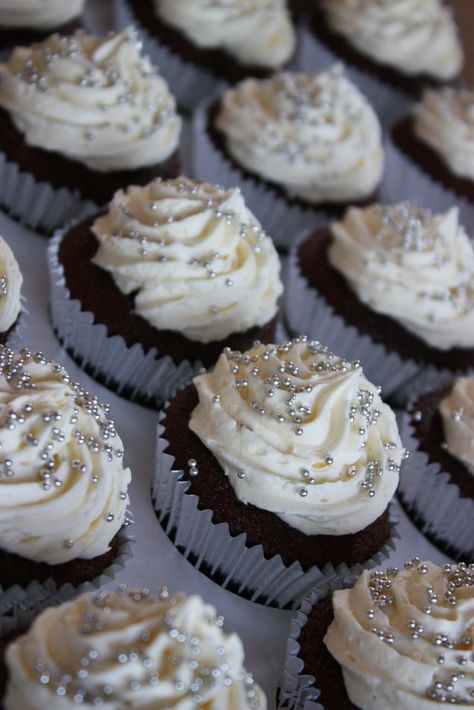 Chocolate cupcakes with white chocolate frosting, decorated with tiny silver dragees 60th Wedding Anniversary Party, Anniversary Dessert, Frost Cupcakes, 25 Anniversary Cake, Anniversary Cupcakes, Silver Sprinkles, Silver Cupcakes, 25th Wedding Anniversary Party, White Chocolate Frosting