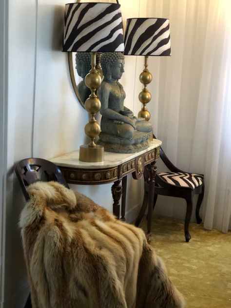 Safari Furniture, Gold Accents Living Room, Zebra Living Room, African Interior Design, British Colonial Decor, Animal Print Decor, Baroque Decor, African Interior, British Colonial Style