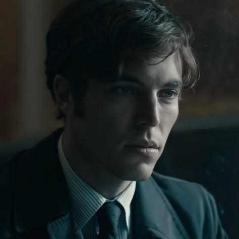 Tom Riddle Profesor, Professor Tom Riddle, Tom Hughes Tom Riddle, Slytherin Academia, Professor Riddle, Tom Riddle Aesthetic, Riddle Aesthetic, Riddle Pictures, Cool Pool Floats