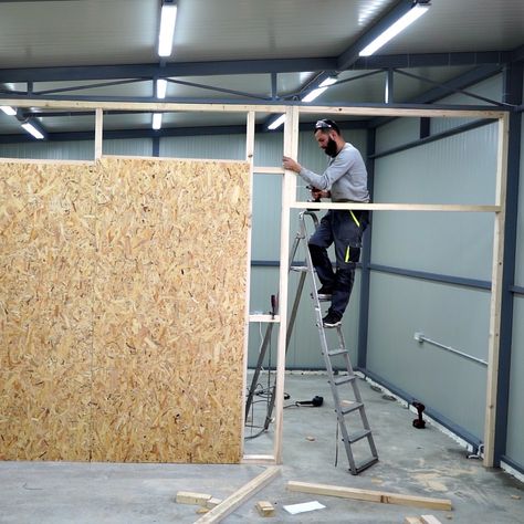 Loft Partition Ideas, Osb Walls Ideas, Partition Design Modern, Kitchen Divider, Wall Partitions, Drywall Construction, Modern Partition, Osb Board, Modern Partition Walls