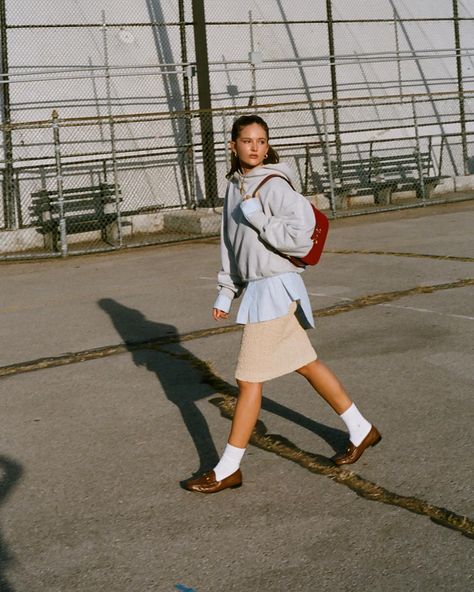 @gucci Horsebit Loafers, a fall staple | Instagram Hoodie And Skirt Outfit, Gucci Loafers Outfit, 2023 Gucci, Loafers Outfits, Ruby Lyn, Loafers Trend, Horsebit Loafers, Loafers Outfit, Skater Girl Outfits