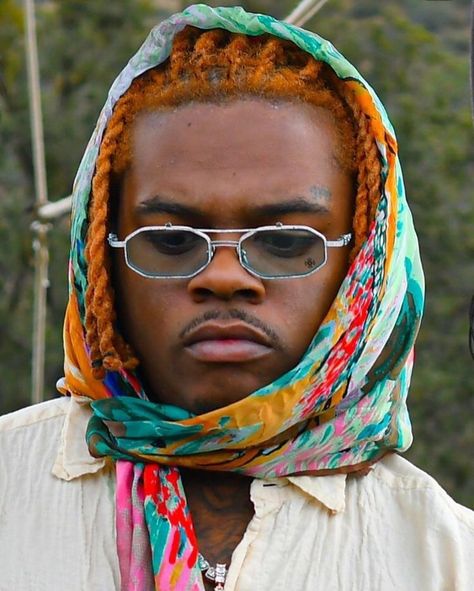 Gunna Wunna Tattoo Artists Aesthetic, Gunna Wunna, How To Wear Bandana, Scarf Outfit Men, Artists Aesthetic, Wear Bandana, Converse Fits, Men Scarf, Black Future