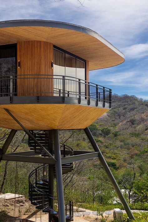 This Hotel Includes A Series Of Treehouse Inspired Elevated Cabins Interior Design Tiny House, Elevated House, Treehouse Hotel, Geodesic Dome Homes, Tiny House Exterior, Airbnb House, Tiny House Interior Design, Unusual Homes, Dome House