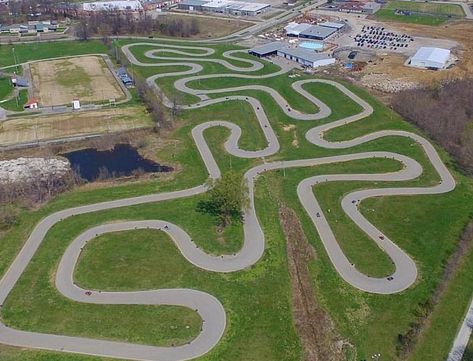 Kentucky's Home To World's Largest Go-Kart Track Fast Go Karts, Go Kart Track, F1 Tracks, Track Aesthetic, Kentucky Attractions, Usa Places, Remodel House, Go Kart Tracks, Go Cart