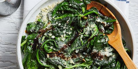 Easy Spinach Recipes, Spinach Side Dish, Spinach Recipe, Rachel Ray, Sauteed Spinach, Leafy Vegetables, Spinach Recipes, Rachael Ray, Garlic Parmesan