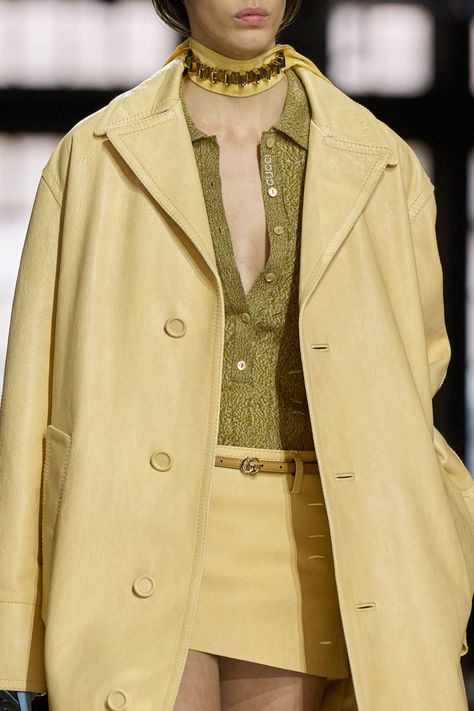 Gucci Fall 2024 Ready-to-Wear
https://www.vogue.com/fashion-shows/fall-2024-ready-to-wear/gucci/slideshow/detail#87 Butter Yellow Fall Outfit, Fashion Show 2024/2025, Gucci Fall 2024, Trends Fall 2024, Gucci 2024, Gucci Outfit, Pfw Street Style, Color Combos Outfit, Fashion Moodboard