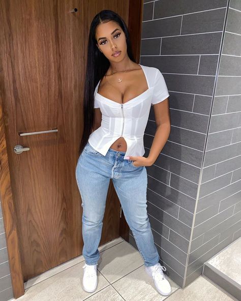 Sasha Ellese, Girl Swag, Urban Wear, Street Wear Urban, Strapless Top, Two Piece Pant Set, Mom Jeans, Street Wear