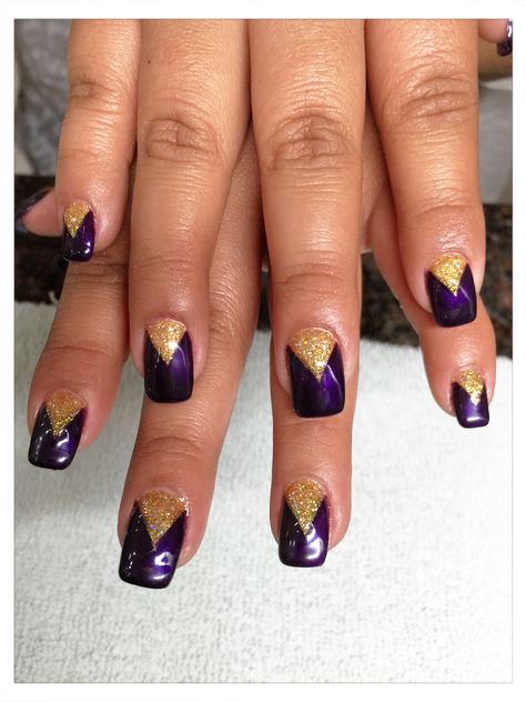 Purple Gold Foil Nails, Purple And Gold Ombre Nails, V Shape French Tip, Purple And Gold Nails Designs, Purple And Gold Nails, Golden Nail Art, Tip Nail Designs, Cool Nails, Tan Nails