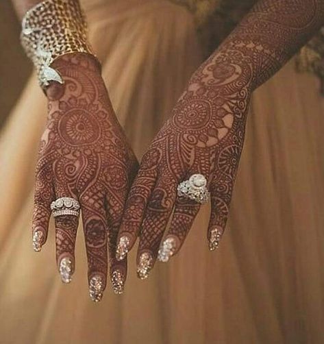 45+ Glamorous Wedding Nail Art Designs For Indian Brides + Some Useful Tips! - Wedbook Rani Aesthetic, Diwali Henna, Wedding Nail Art Designs, Wedding Nail Art, Bridal Nails Designs, Wedding Nail Art Design, Bridal Nail Art, Mehndi Art Designs, Wedding Nail