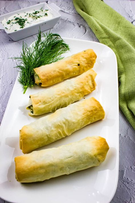 Super light, flaky, and buttery, Spanakopita Rolls are tasty, easy, and delicious! Stuffed with spinach, feta, and more, they are so good! Spanakopita Spring Rolls, Spanakopita Stuffed Peppers, Spanokita Recipe Greek, Spanakopita Rolls, Spinach Roll Ups, Spinach Rolls, Phyllo Pastry, Strudel Recipes, Phyllo Cups