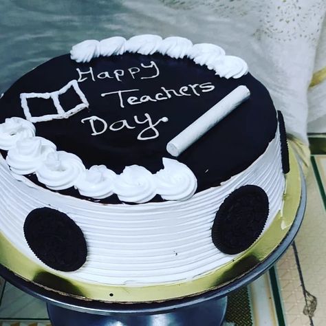 (InstagramI'd )delicious_delights27 Teachers Day Cake, Teachers Day Special, Teacher Cakes, Creative Cake Decorating, Black Forest Cake, Forest Cake, Happy Teachers Day, Beautiful Words Of Love, Teachers Day