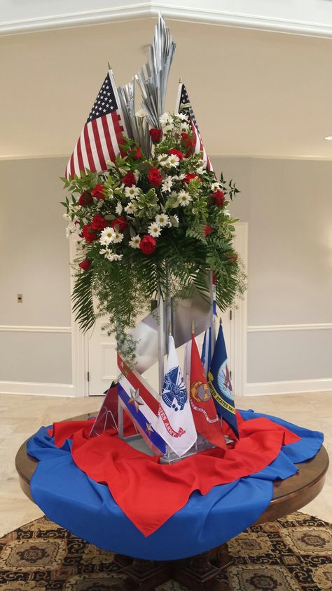 Church arrangement saluting Veterans Day Ideas For Veterans Day, Church Tables, Patriotic Table Decorations, Retirement Ceremony, Veterans Day Celebration, Cross Fire, Veterans Day Activities, Church Altar Decorations, Memorial Day Decorations