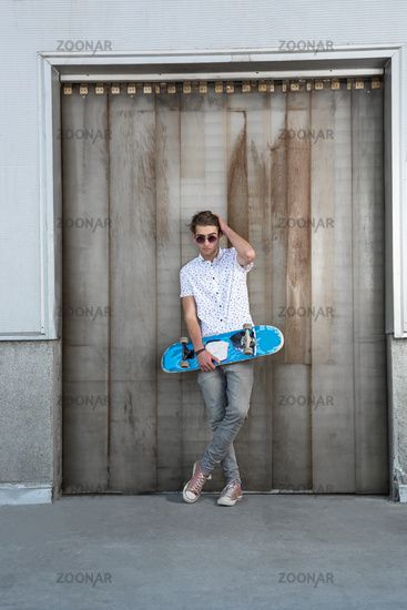 Skateboard Senior Photos, Skateboard Senior Pictures, Skateboard Portrait, Skateboarding Photoshoot, Skateboard Poses, Skateboard Photoshoot, Skater Photoshoot, Sibling Shoot, Wall Skateboard